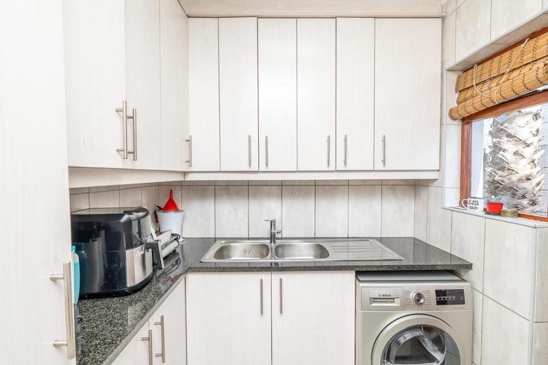 5 Bedroom Property for Sale in Morgenster Heights Western Cape